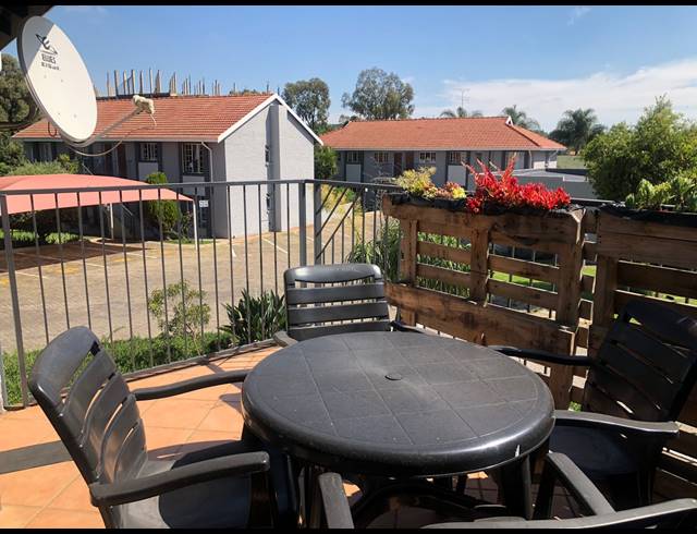 2 BEDROOM APARTMENT TO LET IN MORELETA PARK